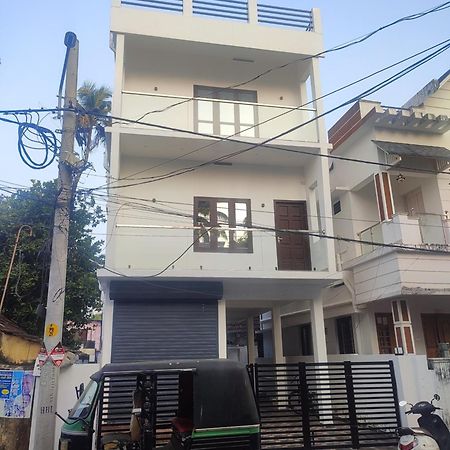 Alam Homestay Kochi ภายนอก รูปภาพ